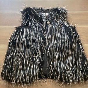 3 Pommes, fake fur, black and white vest